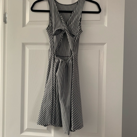 HOLLISTER - Striped Summer Dress - Size xs - Picture 3 of 3